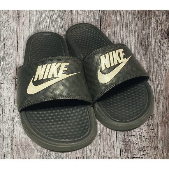 Nike Benassi black diamond pattern slides. Size‎ 5 - Picture 1 of 5